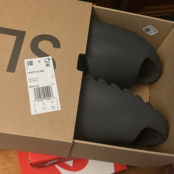Yeezy slide granite sz 9 - Picture 6 of 6